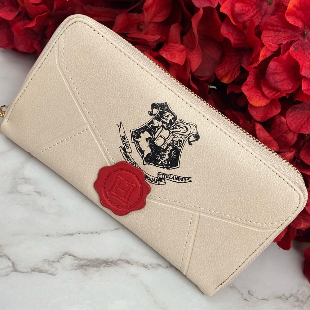 Harry Potter Hogwarts Acceptance Letter Clutch Wallet - Picture 2 of 12